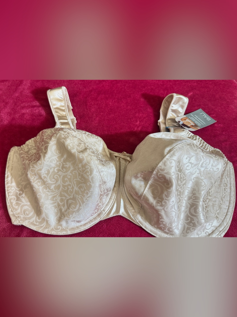 New BALI 3562 Minimizer Satin Tracings

Comfort Strap Underwire size 40DDD